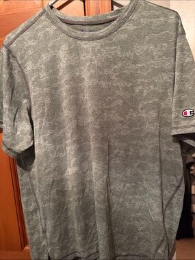 Champion Men's Short-Sleeve Crew Tee in Heather Olive Green